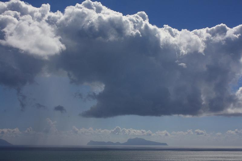 56-Capri vista da Napoli,2 ottobre 2012.JPG